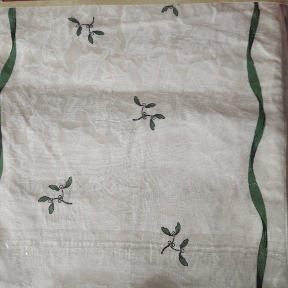 Spode Christmas Tree Table Runner 72" x 14" - Picture 7 of 7